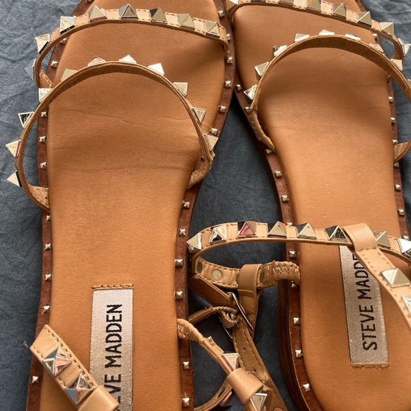 Steve Madden Stud Sandles - Picture 3 of 3